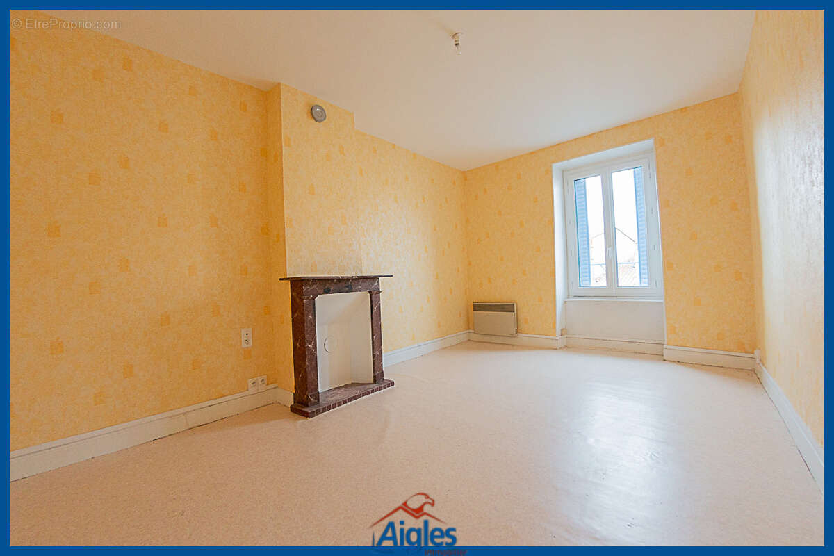 Appartement à SAINT-GERMAIN-LEMBRON