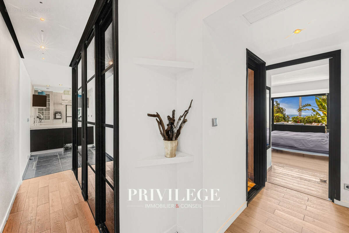 Golfe-Juan — Appartement de 120 m2 avec terrasse plein sud de 65 m2 - photo 9