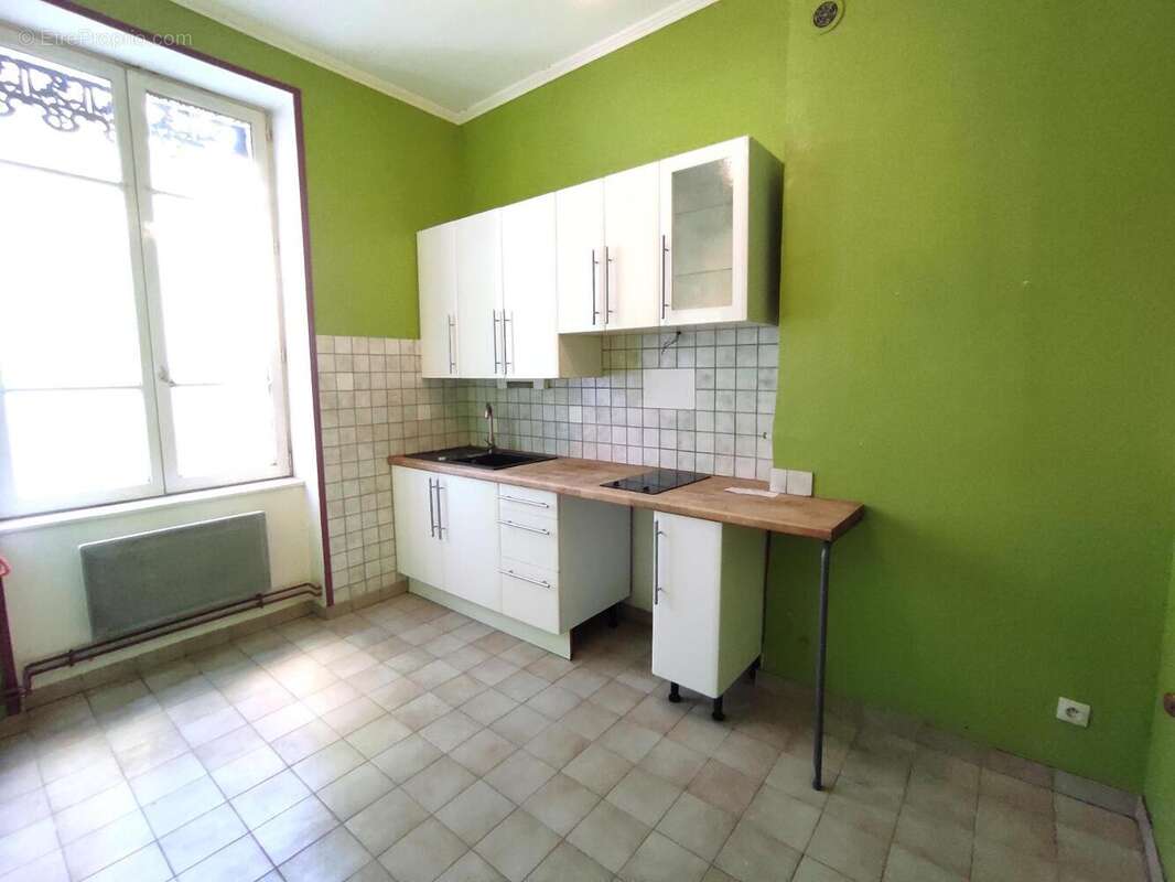   - Appartement à VILLEURBANNE