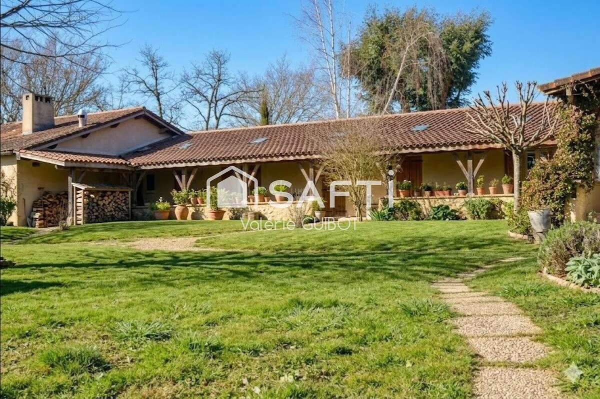 Maison 500 m² à Monlezun  - photo 2