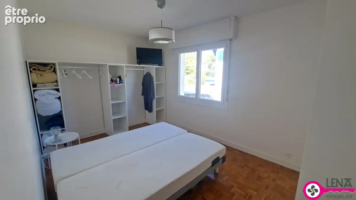 Grand appartement T4 avec terrasse, cour et stationnement - photo 9