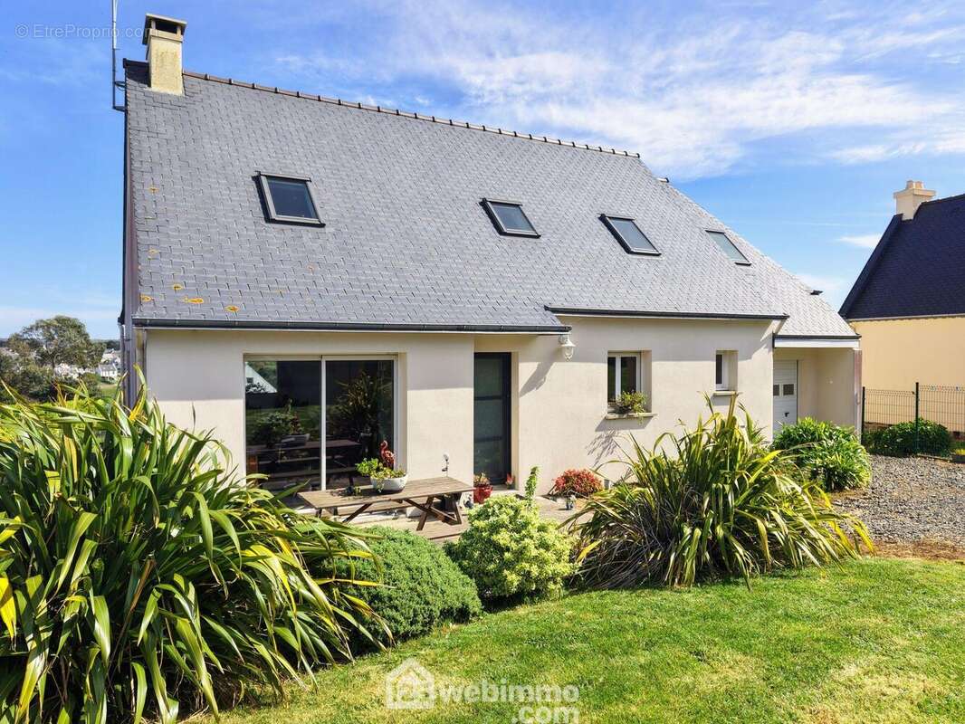 Maison à TREDREZ-LOCQUEMEAU