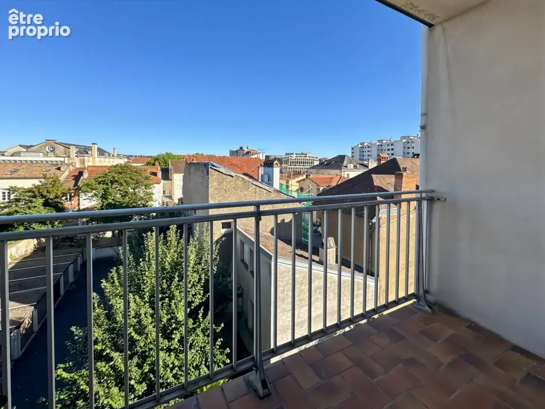 T2 de 44 m² avec deux balcons et cave – Résidence Le Palace à Périgueux - photo 7