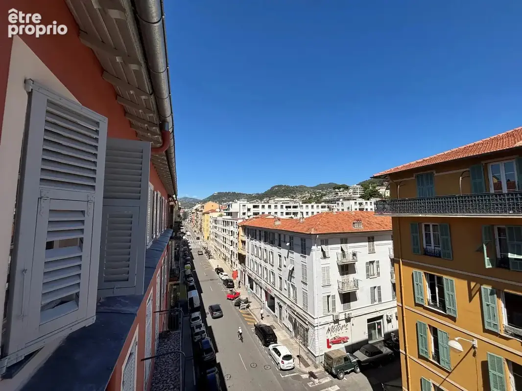 NICE CENTRE/LE PORT : F3 de 55.51m2 à rénover en Dernier étage - photo 2