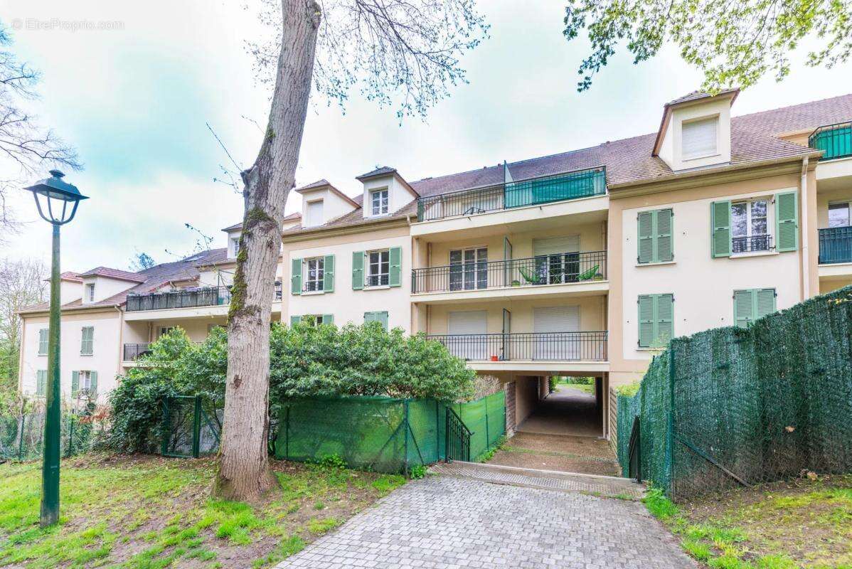 Appartement à FONTENAY-LE-FLEURY