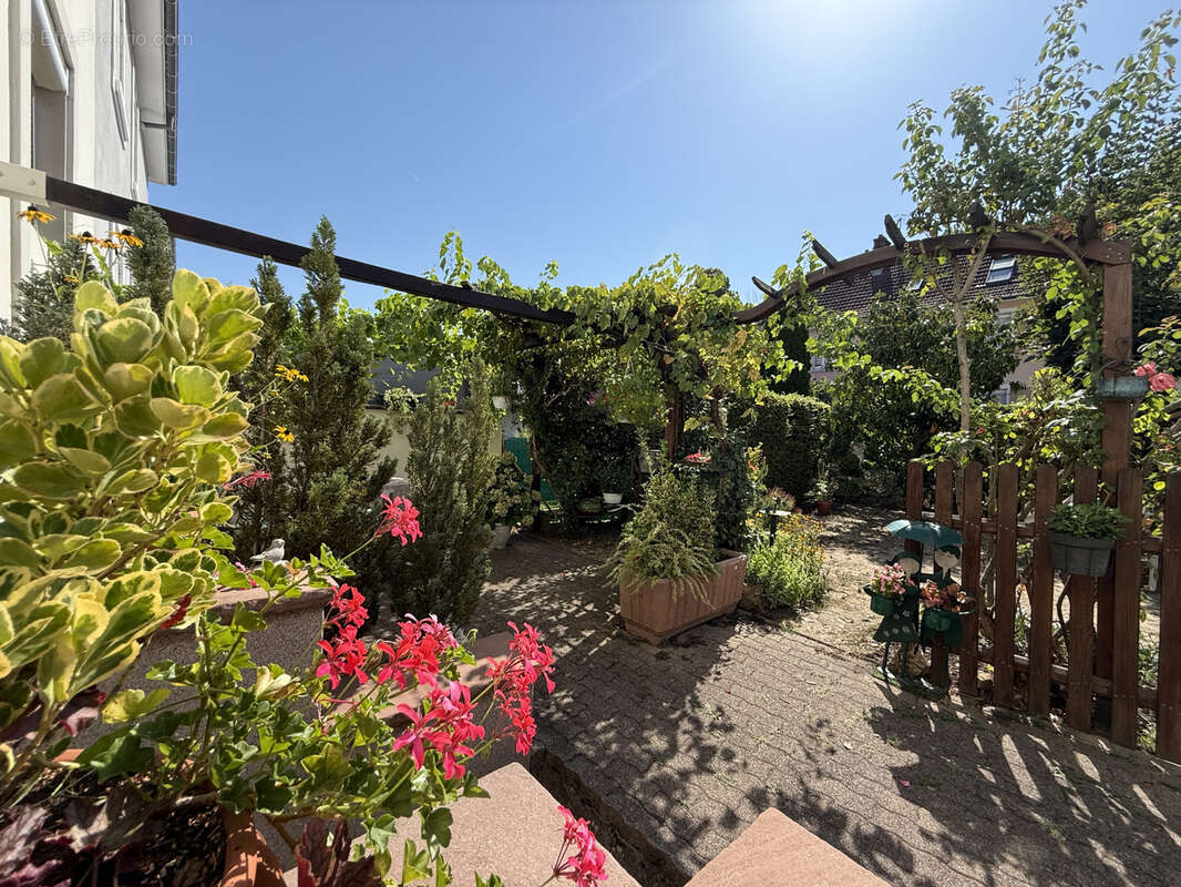 Mulhouse maison 6 pieces au calme de 120 m2 avec comble aménageable sur 2.88 ares clos et arboré - photo 4