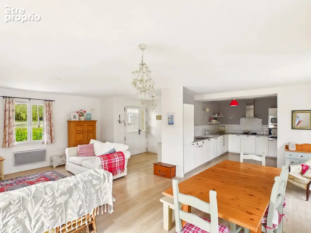 Belle maison de plain-pied avec piscine et jardin - photo 4