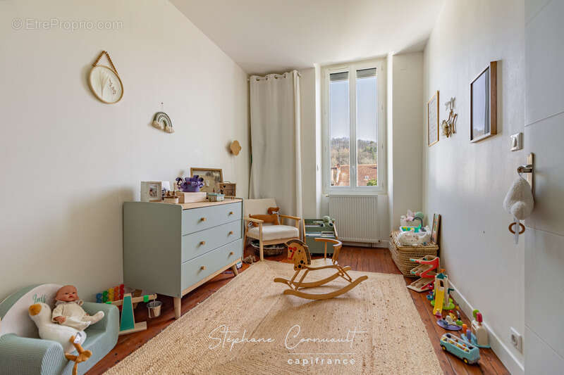 Maison de 147 m² avec piscine et jardin - photo 7