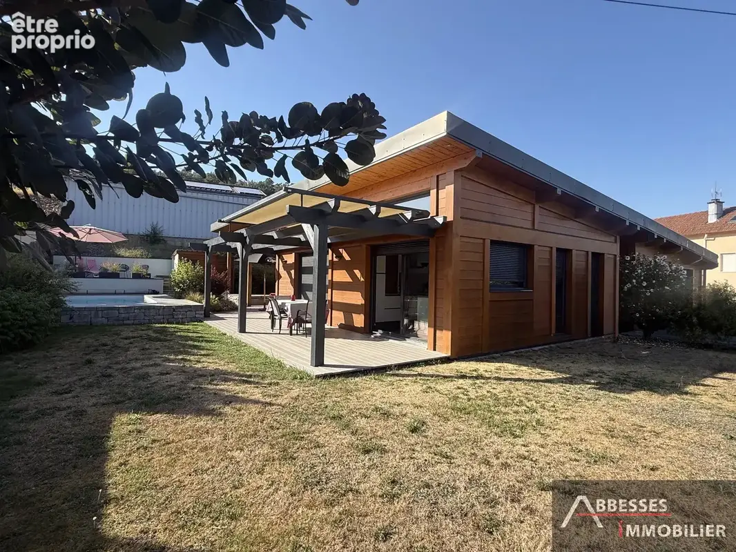 EN EXCLUSIVITÉ - A 2 min de REMIREMONT : pavillon Xilome de plain pied avec piscine et jaccuzzi. - photo 3