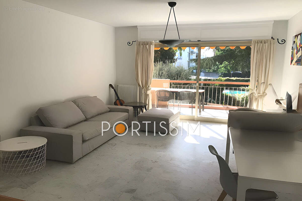 Appartement à SAINT-LAURENT-DU-VAR