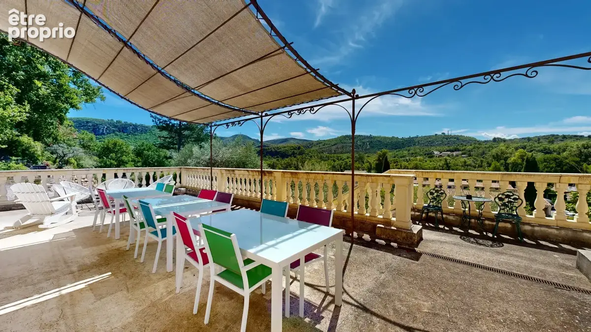 Propriété d'exception 330m2 sur 2029m2 de parcelle avec piscine, dépendances... - photo 4