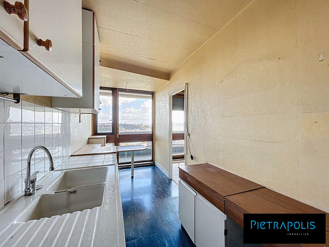 Cuisine aménagée - Appartement à LYON-9E