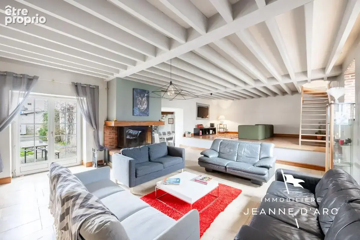 Grande maison familiale de 360 m2 avec jardin clos, à 5 minutes de Thoiry 8 Pièces 5 chambres + Piscine intérieure - photo 2