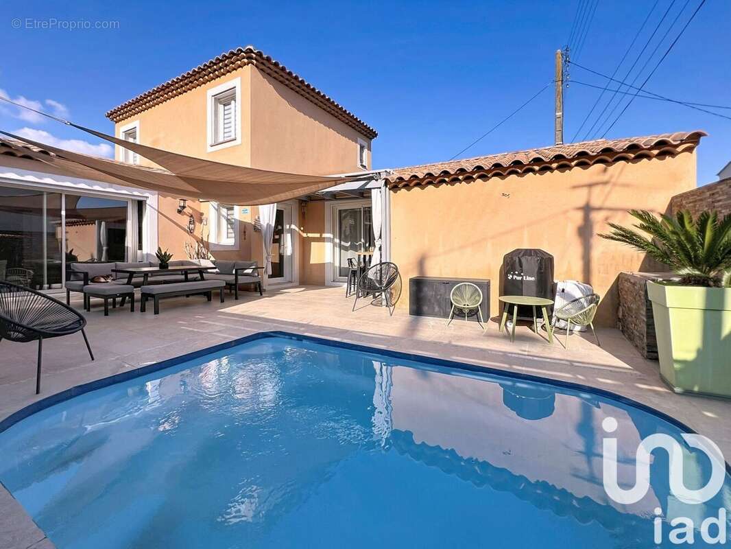 Photo 3 - Maison à SAINT-MITRE-LES-REMPARTS