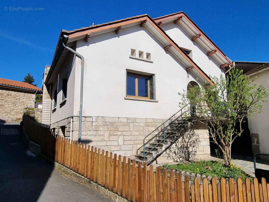 Maison à JEANSAGNIERE