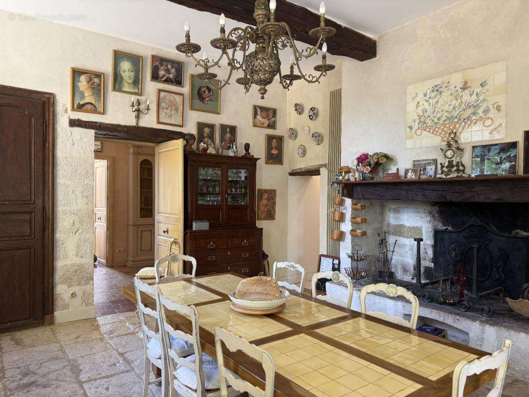 Maison à VIC-FEZENSAC