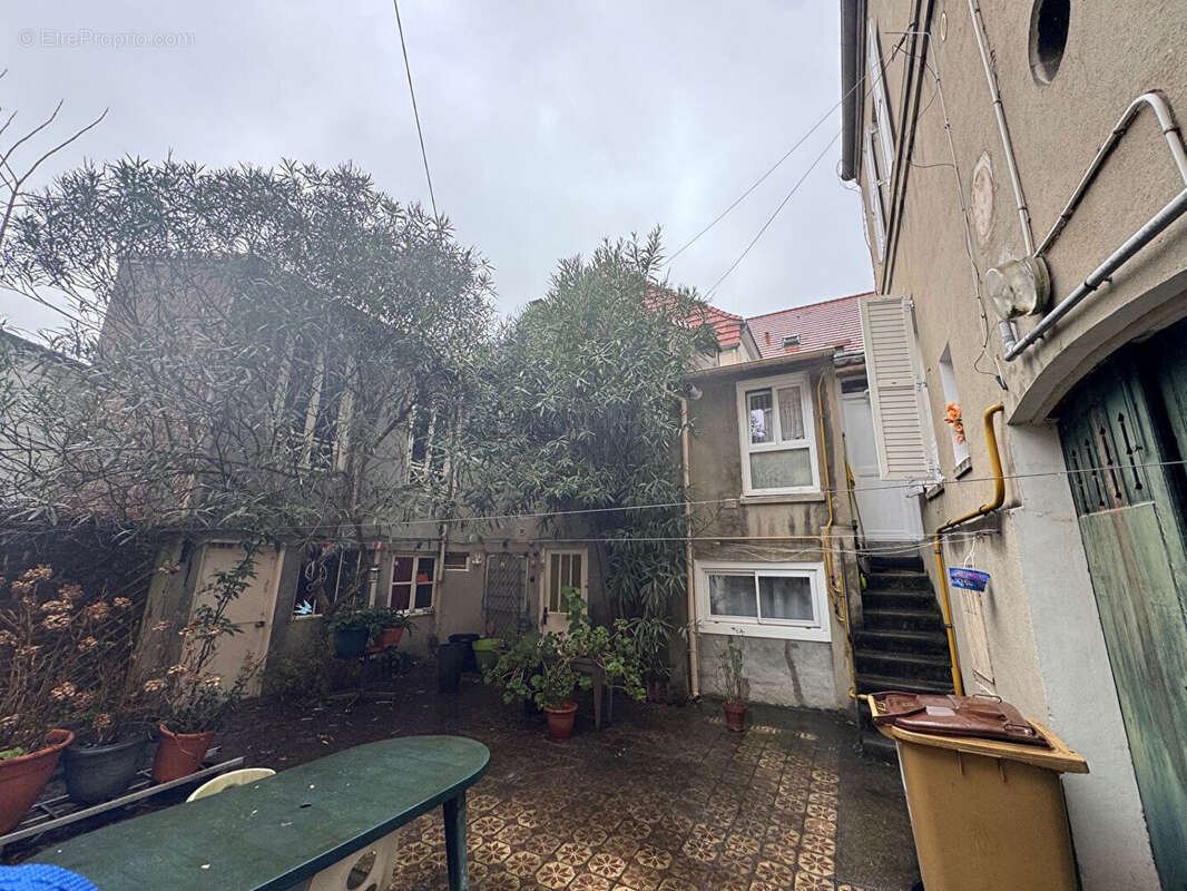 Appartement à COURBEVOIE