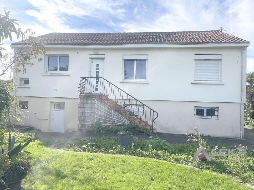 Maison à LES HERBIERS