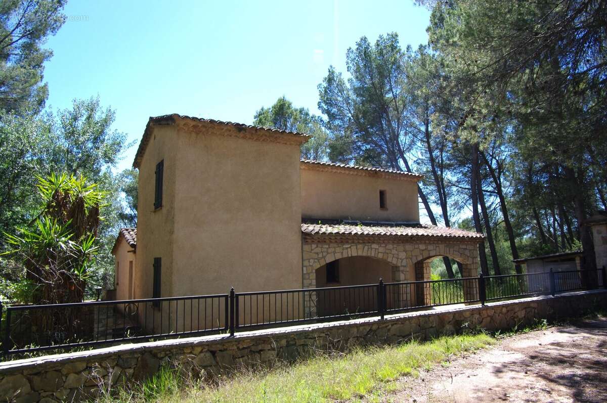 Maison à VILLECROZE