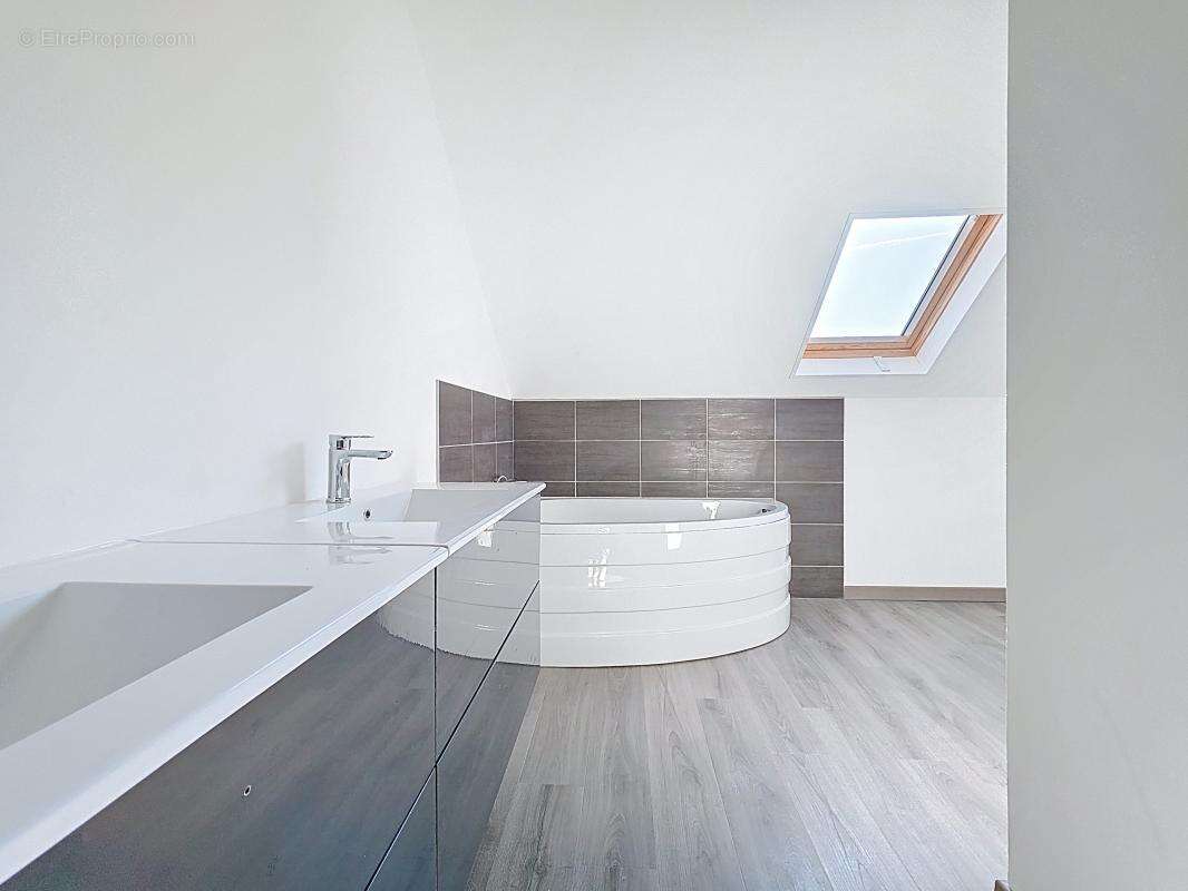 Maison à LA VERPILLIERE