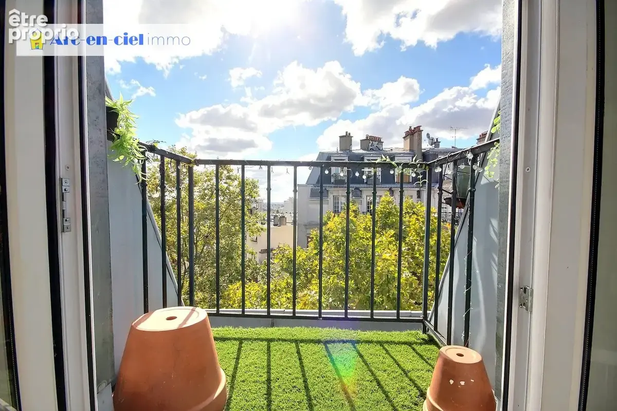 METRO JOURDAIN Dernier étage vue dégagée avec Balcon - photo 2