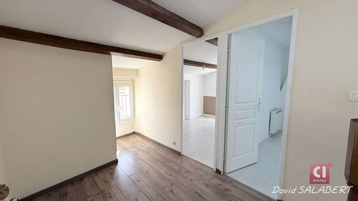 À vendre Rocbaron centre - Maison de village T4 de 59 m² sur 3 niveaux - photo 9