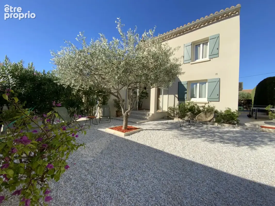 A 600 m de la place aux herbes, villa avec piscine. - photo 3