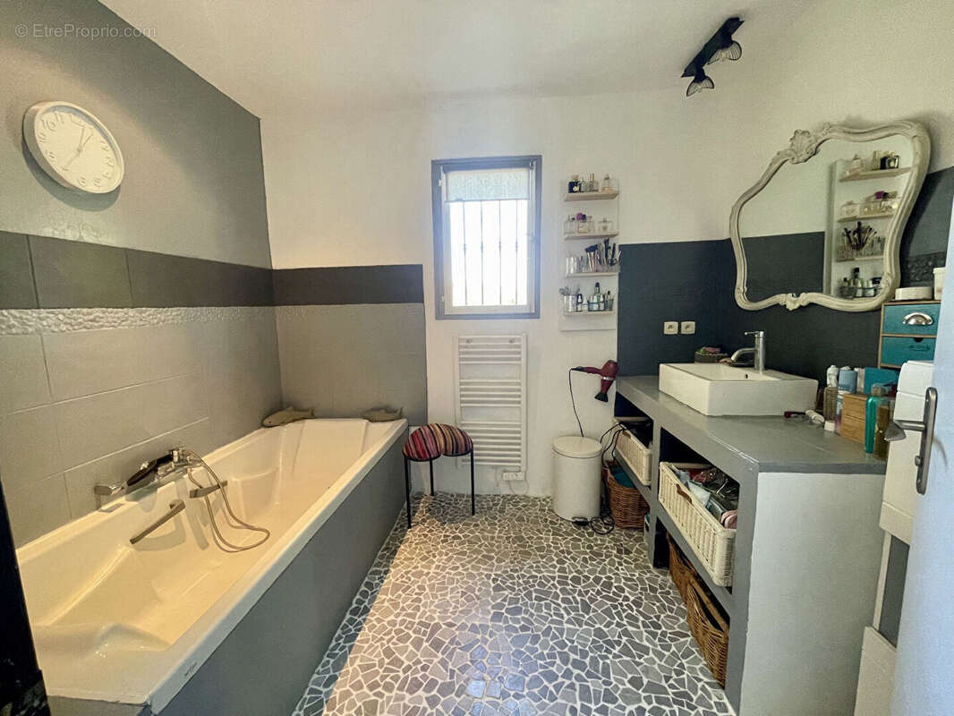 Maison à SAUVETERRE