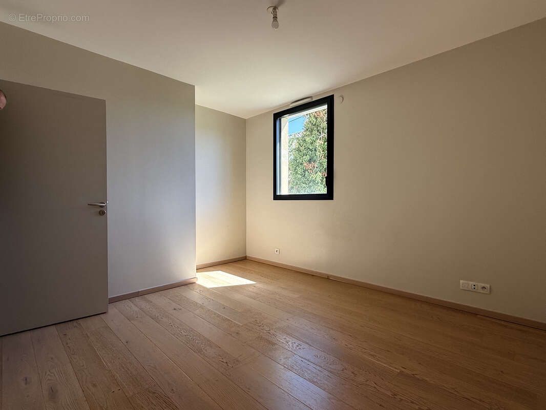 Appartement à CHATEL-SAINT-GERMAIN