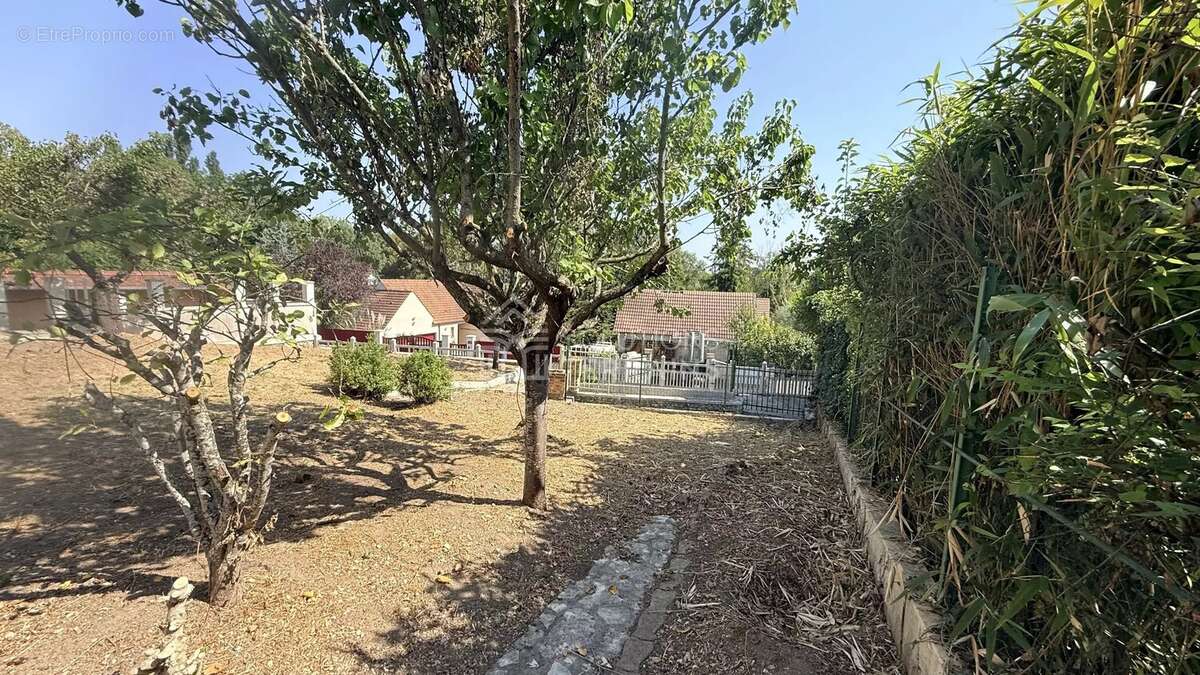 Terrain 282 m² VAUREAL - photo 7