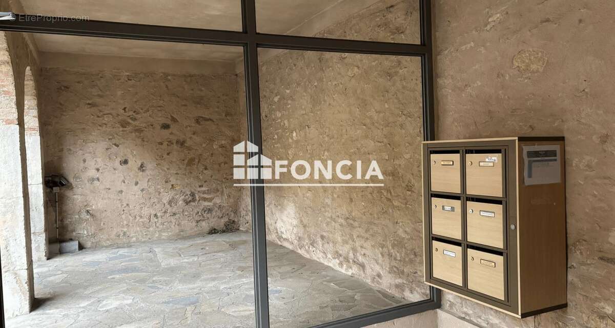 Laissez-vous séduire par ce magnifique appartement T3 alliant charme et caractère ! - photo 2
