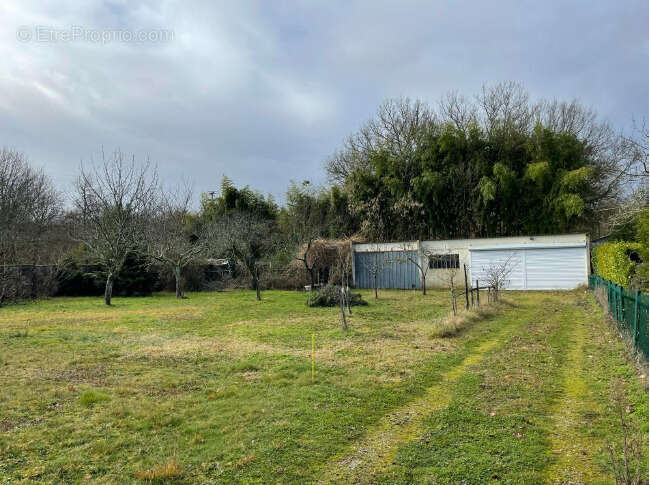 Terrain à SAINT-SEURIN-SUR-L&#039;ISLE