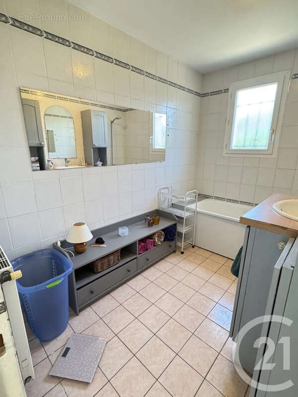 Maison 198 m² à Oulins  - photo 11