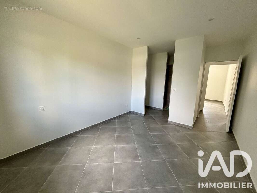 Maison 111 m² à Saint-Medard-De-Guizieres  - photo 6