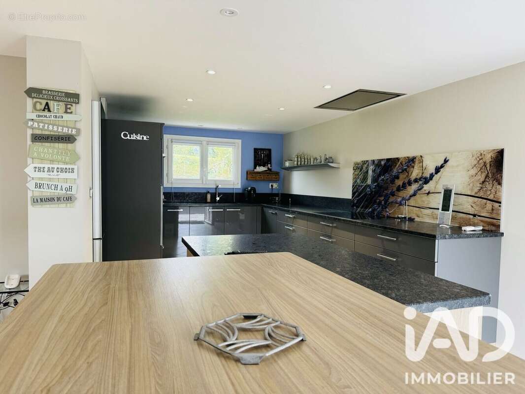 Maison 171 m² à Le Mesnil-Rouxelin  - photo 2