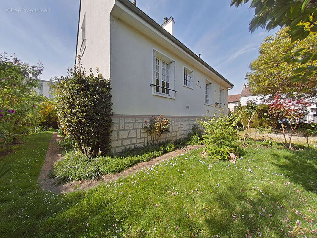 Maison à FONTENAY-LE-FLEURY