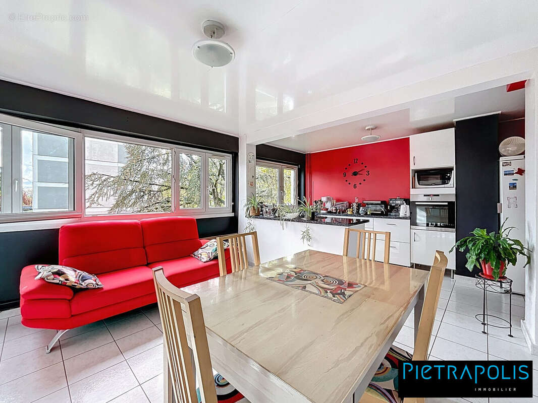 Appartement à DECINES-CHARPIEU