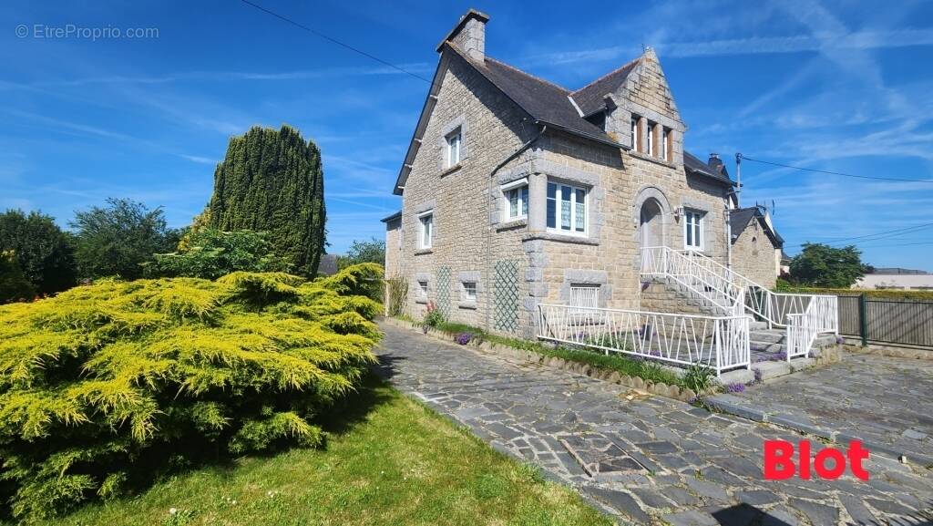 Maison à TRELIVAN