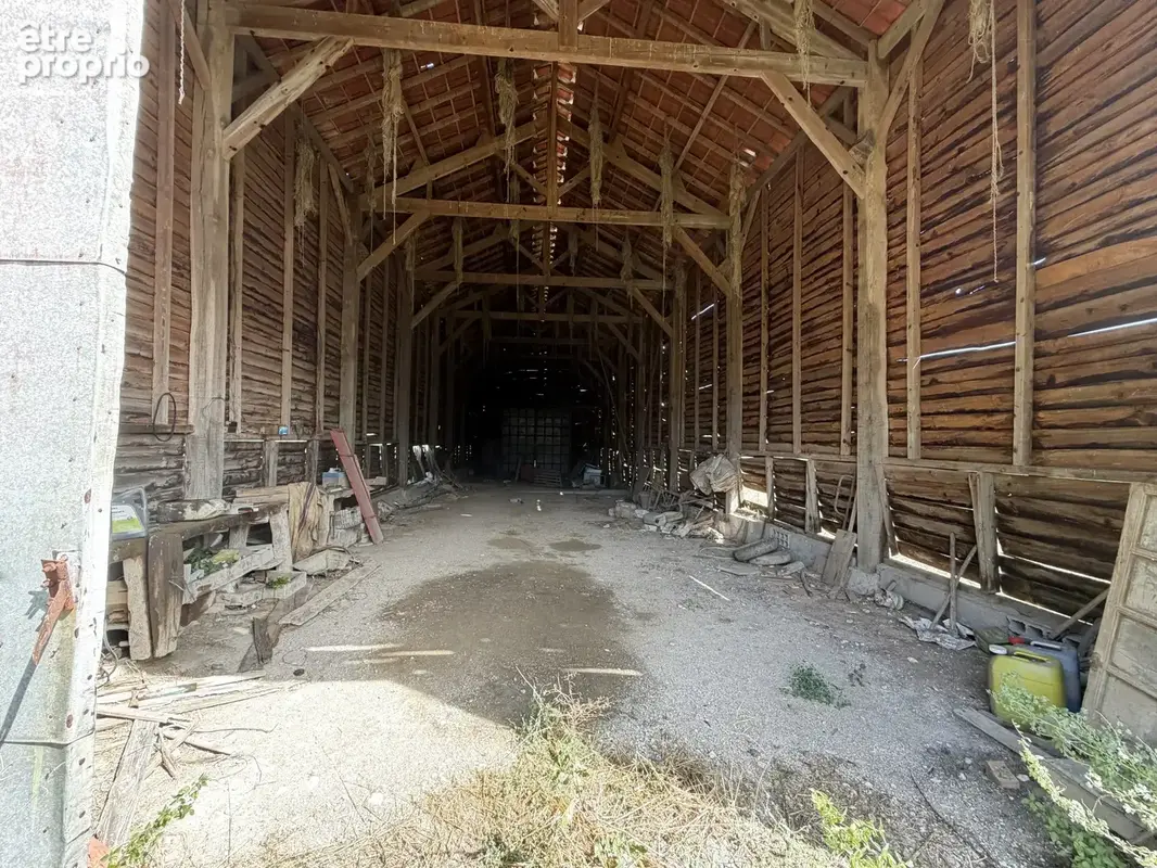 Propriete a renover avec 4 hectares et nombreuses dependances - photo 25