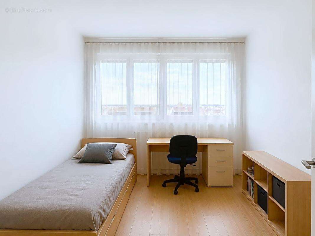 Appartement à LES PAVILLONS-SOUS-BOIS