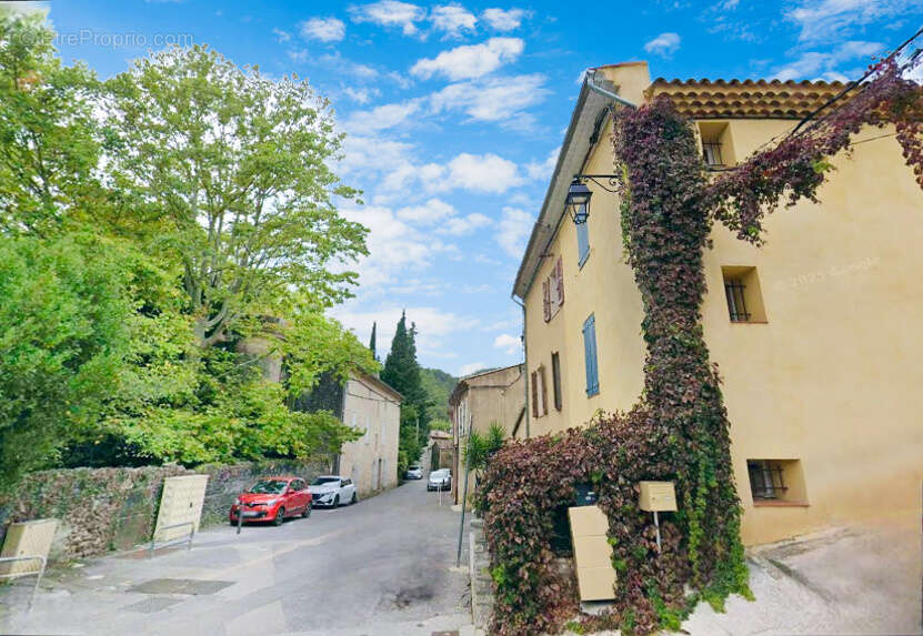Appartement à SIGNES