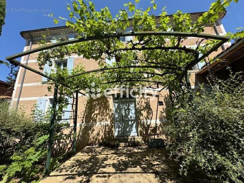 Maison à SERMENTIZON