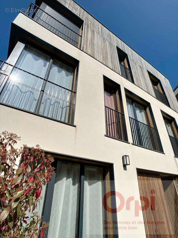 Maison à ISSY-LES-MOULINEAUX