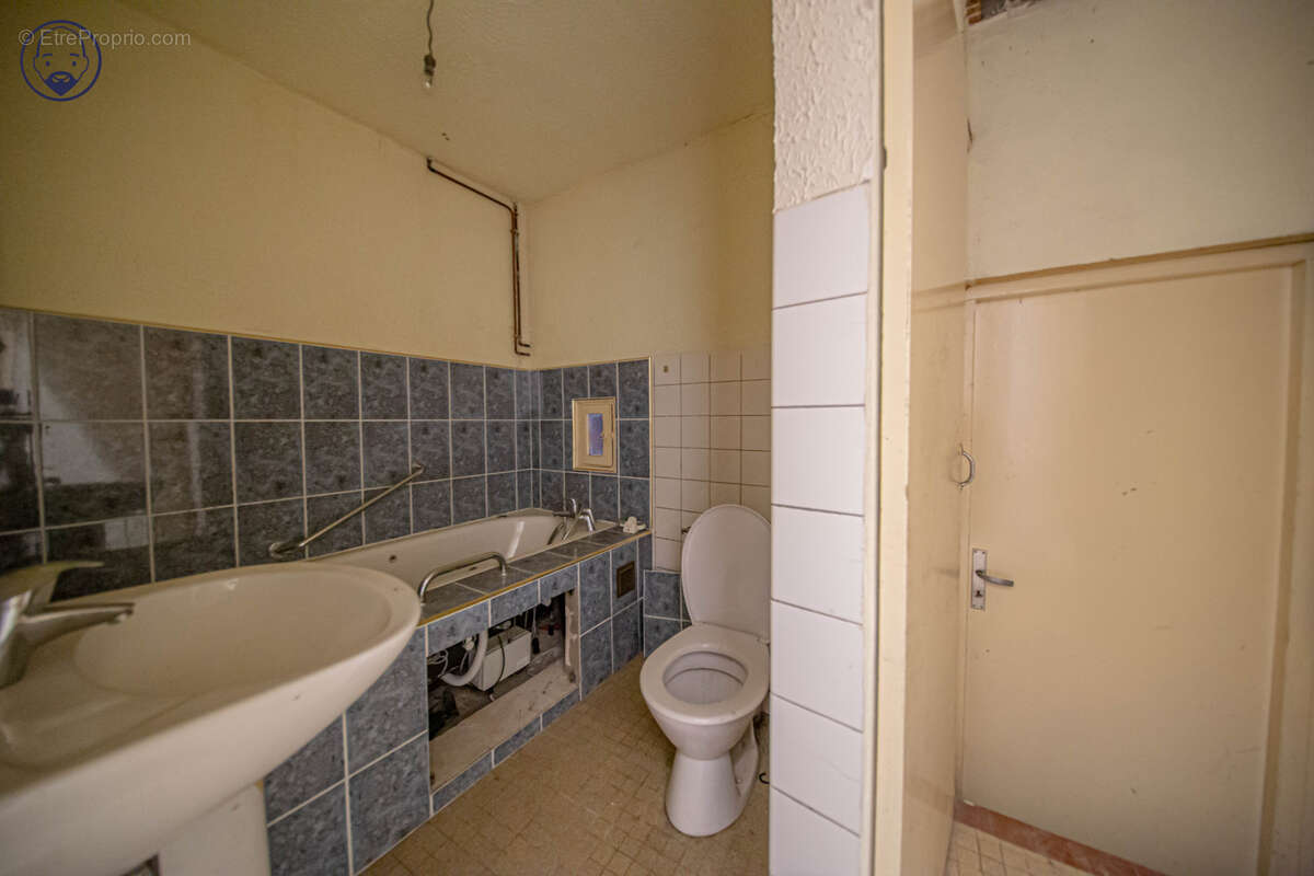 Maison de ville à rénover   Fort potentiel   Idéal investisseur ou résidence principale - photo 7