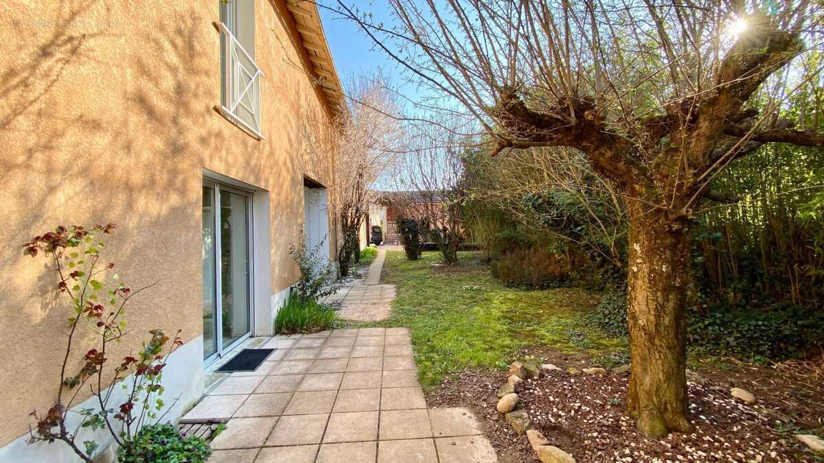 Maison à SATHONAY-VILLAGE