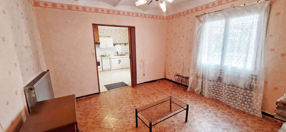 Maison à SAINT-JULIEN-LES-ROSIERS