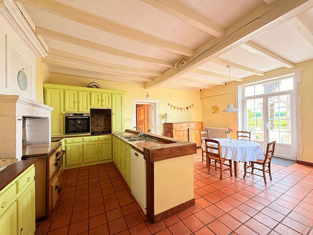 Maison à BARBEZIEUX-SAINT-HILAIRE