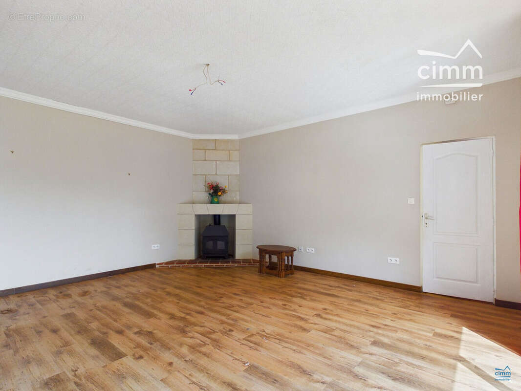 Maison 124 m² à Longue-Jumelles  - photo 5