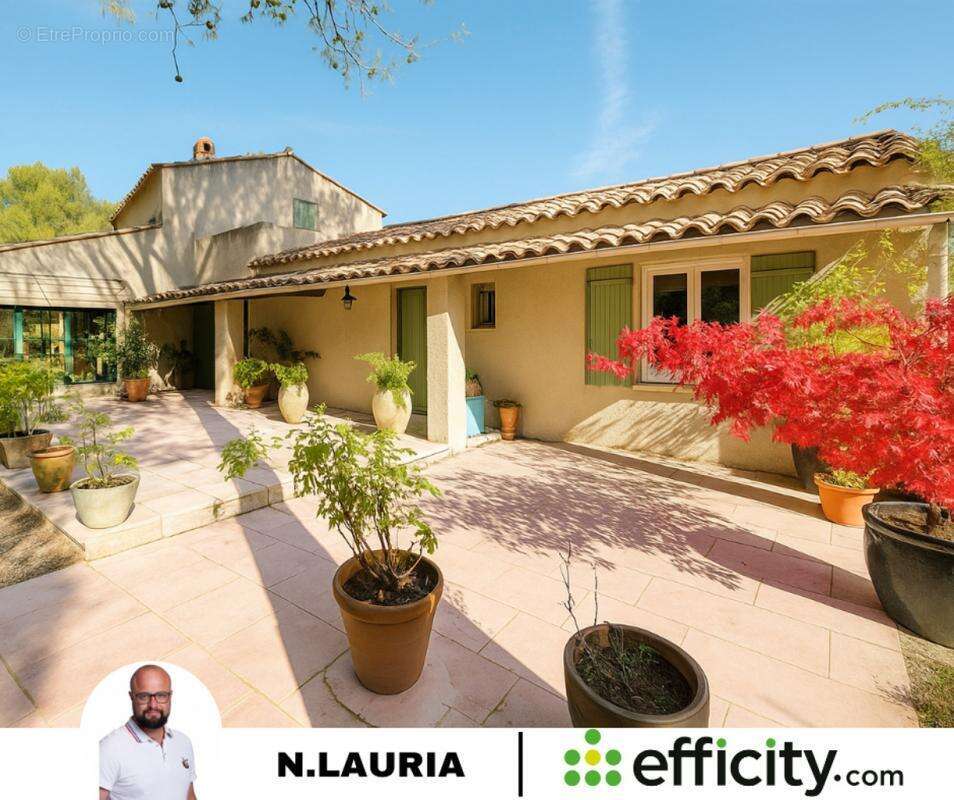 Maison à LA TOUR-D&#039;AIGUES