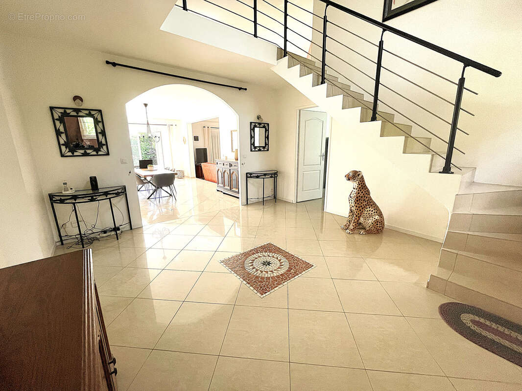 Maison à COUTEVROULT